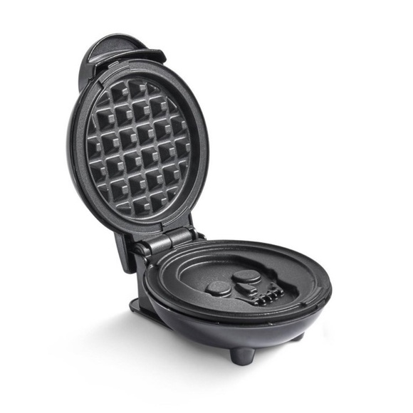 New in box dash mini waffle maker skull Halloween spooky black 13” breakfast - Picture 2 of 6